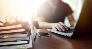 Studenții vor putea participa și la cursuri online din toamnă