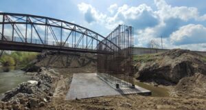 Avansează lucrările la construcția noului pod din localitatea Vânători (FOTO)