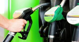 Românii trec granița în Ungaria pentru a face plinul. Motorina e mai ieftină chiar și cu 3 lei