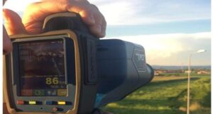 ”Gonea” pe Valea Prahovei cu 102 km/h, deși avea permisul anulat