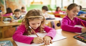 „Bătaie” pe locurile la clasa pregătitoare. Au fost depuse aproape 5.200 de cereri de înscriere