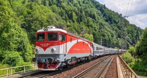 CFR Infrastructură poate reduce viteza de circulație a trenurilor din cauza caniculei. Recomandări pentru pasageri