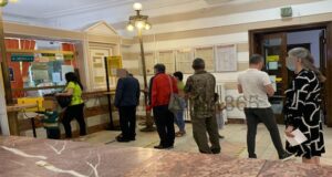 Lege promulgată! Gravidele sau persoanele însoţite de copii de până la 5 ani au acces prioritar la casierii sau ghişee