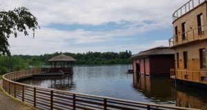 Domeniu de lux unicat, scos la vânzare pentru 4 milioane de euro. E singura proprietate cu golf propriu de pe Lacul Snagov