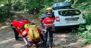 Salvamontiștii intervin pentru recuperarea unei persoane de pe un traseu turistic din Valea Sâmbetei