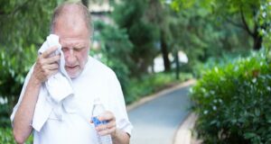 17 farmacii asigură brașovenilor pe vreme de caniculă apă și măsurarea tensiunii
