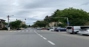 De mâine, va fi pus în funcțiune un nou semafor la trecerea de pietoni de pe strada Berzei
