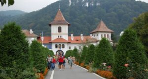 Mănăstirea Brâncoveanu de la Sâmbăta de Sus. Legenda Fântânii „Izvorul Tămăduirii” care datează din secolul al XVI-lea