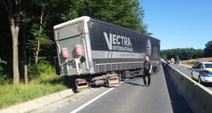 Un autotren cu defecțiuni tehnice a blocat traficul pe DN1 pe sensul Sibiu-Brașov