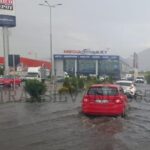 Străzi inundate la Brașov! Mulțumiți administrației locale, dar și șefului de la Compania Apa care încasează 8400 de euro pe lună (VIDEO, FOTO) 3 inundatii4