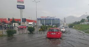 Străzi inundate la Brașov! Mulțumiți administrației locale, dar și șefului de la Compania Apa care încasează 8400 de euro pe lună (VIDEO, FOTO)