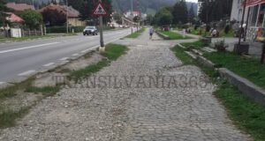 Cândva era „perla României”, acum e în paragină. E pustie, multe pensiuni s-au închis, iar străzile sunt pline de gropi
