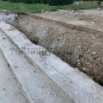 La un pas de tragedie! Un bărbat a căzut într-un șant săpat de o firmă și lăsat nesemnalizat (FOTO) 7 sant2