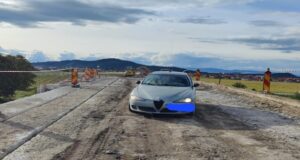 A fost identificat șoferul teribilist care a circulat pe pasajul rutier de la Prejmer. 60 de zile va fi pieton!