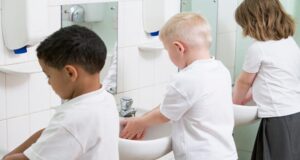 Atenție, părinți și bunici! 5 reguli esențiale pentru un început de școală sănătos