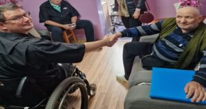 Clubul Rotary a donat 20 de scaune rulante persoanelor cu dizabilități locomotorii din Făgăraș