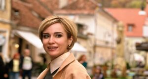 Medeea Marinescu și Florin Piersic pe scena Filarmonicii Brașov