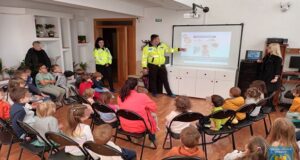 „Micii pietoni – Mari cunoscători”, materialul prezentat de Poliția Locală Brașov la Centrul Educațional Elis