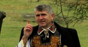 Pomohaci nu se ”lasă”! Și-a făcut biserică în garaj