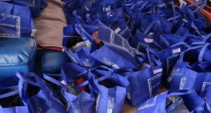 Sacul lui Moș Crăciun a ajuns încărcat cu daruri în centrele de plasament