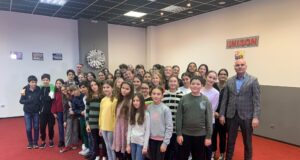 LIVE. Ediție specială de Crăciun! Corul Unison la emisiunea “Oameni faini la Brașov”