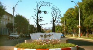 Sculptura cu chipul lui Mihai Eminescu, inclusă în topul celor mai spectaculoase 20 de sculpturi din lume