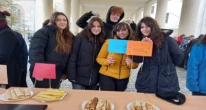 Clătite și surprize de ”Sărbătoarea lumânărilor” la Colegiul Național Șaguna