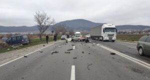 Carambol cu 4 mașini la ieșirea din Codlea. O victimă a necesitat îngrijiri medicale