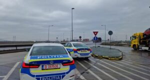 Polițiștii brașoveni au scos pe stradă cei doi bolizi BMW primiți zilele trecute (FOTO)