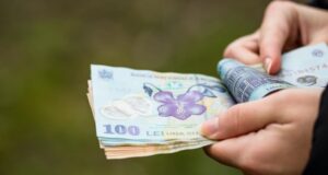 1.500 de lei pentru profesorii din învățământul de stat. Cine primește banii și până când îi poate cheltui