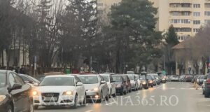 Orașul Brașov blocat la orele de vârf! Străzile sunt din ce în ce mai aglomerate (FOTO)