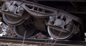 Tren militar cu 11 vagoane deraiat în apropiere de stația Beia din Brașov
