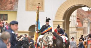 Duminică, 23 aprilie, brașovenii și turiștii sunt așteptați la Parada Junilor