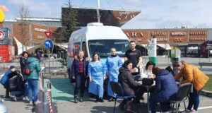 79 de femei s-au testat gratuit pentru Babeș-Papanicolau și HPV în parcare la Coresi