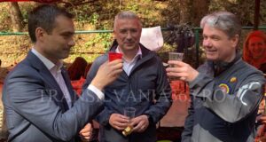”Să ne fie bine, ca să nu ne fie rău”! Coliban a bătut palma cu Scripcaru, supervizat de Pătrașcu (FOTO)