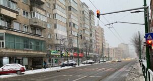 40 de utilaje de deszăpezire acționează pe străzile Brașovului