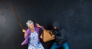 Bâtrână tâlhărită pe bulevardul Ștefan cel Mare! Hoțul a fost reținut de către polițiști
