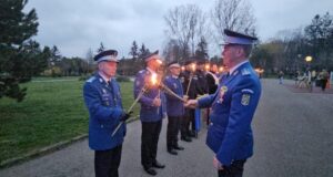 VIDEO. ”Retragere cu torțe”! Peste 80 de jandarmi au participat