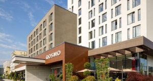 Kronwell Hotel Brașov și QOSMO Hotel premiate în cadrul Galei Top 50 Hoteluri de Business. Cel mai bun hotel de business din regiunea Transilvania