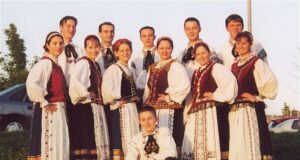 Concurs inedit! Brașovenii sunt invitați să trimită fotografii purtând costum popular