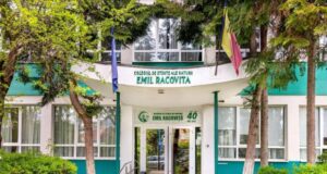 Campania ”Dăruiește o carte bibliotecii școlii”, la Colegiul de Științe ale Naturii ”Emil Racoviță” Brașov