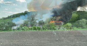 Incendiu puternic la două depozite de baloți din RUPEA (VIDEO)