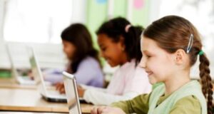 1 miliard de euro finanțare PNRR, pentru digitalizarea școlilor preuniversitare din România