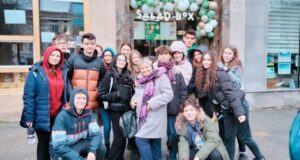 O profesoară de la Colegiul de Științe ale Naturii vrea să își ducă elevii la Parlamentul European și are nevoie de sprijinul nostru
