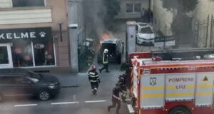 O Dacia DUSTER a luat foc pe bulevardul 15 Noiembrie din Brașov(FOTO, VIDEO)