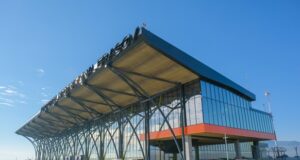Consilierii județeni decid mâine tarifele pentru închirierea zonei VIP și de business din cadrul Aeroportului Brașov