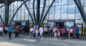 Crowds both at Departures and Arrivals at Brașov Airport