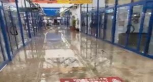 VIDEO Mai multe spații comerciale și piața Astra sub ape