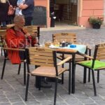 Fostul premier ”Stolo” s-a relaxat la un pahar de bere în centrul Brașovului (FOTO) 7 stolojan1