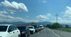 Cozonacul și pasca mai așteaptă: coloane de mașini pe Valea Prahovei, pe sensul spre Brașov